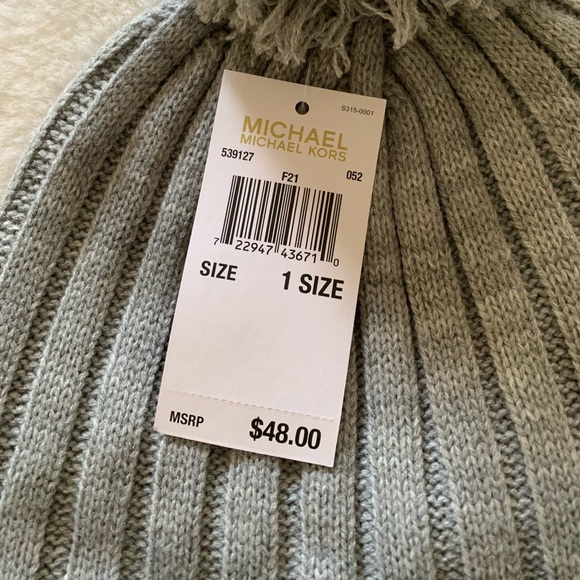 Michael Kors Beanie / Touque -BNWT - Picture 2 of 2